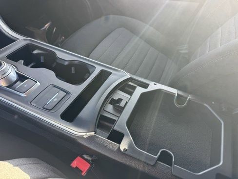 Used 2021 Ford Edge SE image 21