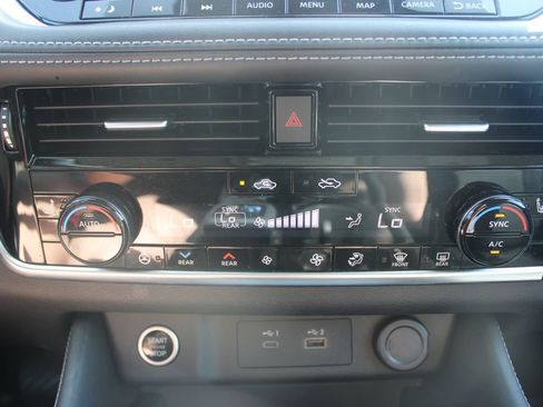 Used 2021 Nissan Rogue SL w/ Premium Package image 29