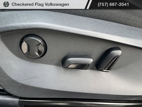 Used 2024 Volkswagen Tiguan SE image 22