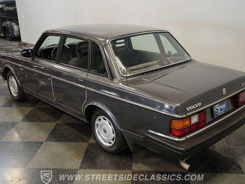 Used 1988 Volvo 240 Sedan RWD image 27