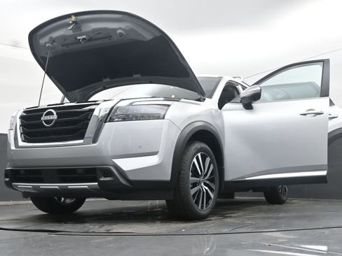 New 2025 Nissan Pathfinder Platinum image 42