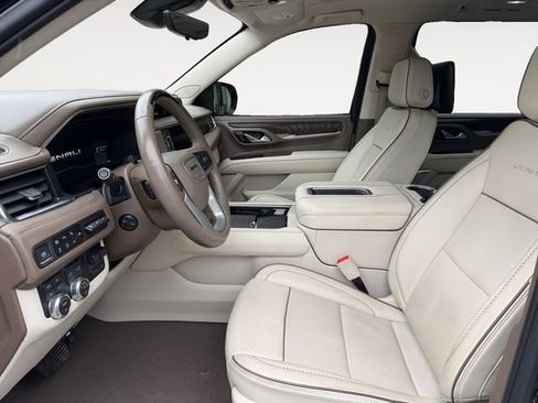 Used 2023 GMC Yukon XL Denali w/ Denali Reserve Package AWD/4WD image 9