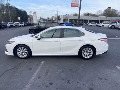 Used 2020 Toyota Camry LE image 6
