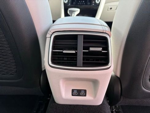 Used 2025 Genesis G70 2.5T image 32