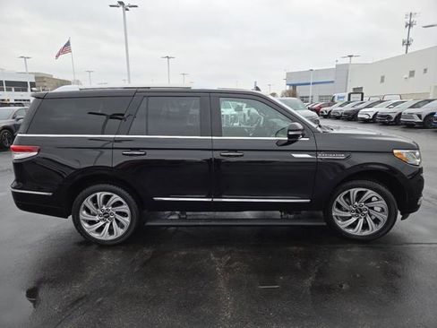 Used 2024 Lincoln Navigator Premiere image 25
