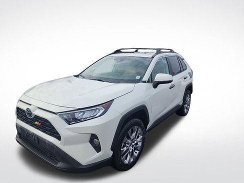 Used 2021 Toyota RAV4 XLE Premium image 4