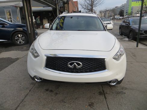 Used 2017 INFINITI QX70 Base AWD w/ Premium Package image 2