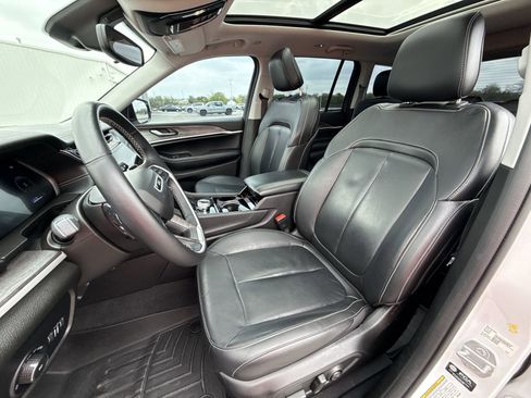 Used 2022 Jeep Grand Cherokee Limited image 13