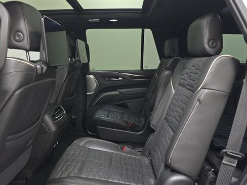 Used 2021 Cadillac Escalade Premium Luxury Platinum image 2