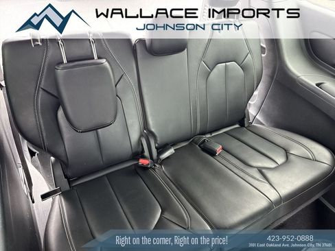 Used 2023 Chrysler Pacifica Touring-L w/ S Appearance Package AWD/4WD image 40