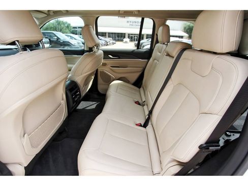 Used 2022 Jeep Grand Cherokee Limited image 14