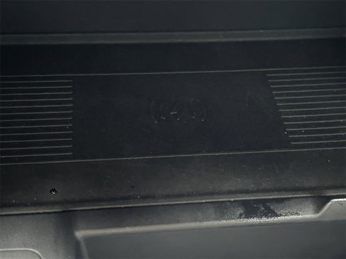 Used 2025 Land Rover Range Rover Velar Dynamic SE image 31