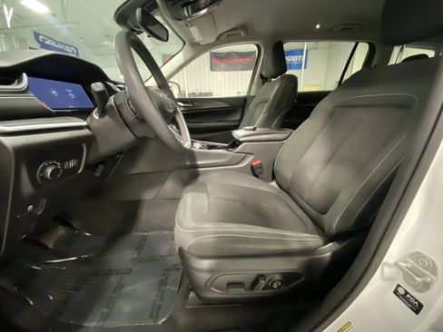 Used 2023 Jeep Grand Cherokee L Laredo image 10