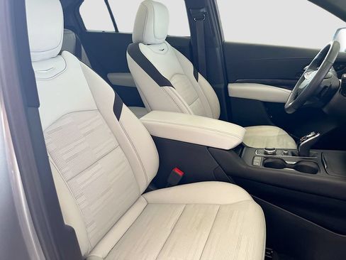 Used 2025 Cadillac XT4 Sport FWD image 30