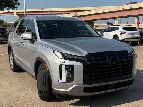 Used 2025 Hyundai Palisade SEL FWD image 3