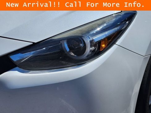 Used 2017 MAZDA MAZDA3 Grand Touring w/ Premium Equipment Package FWD image 9