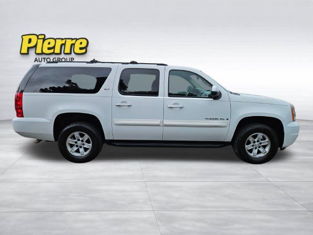 Used 2007 GMC Yukon XL SLT w/ SLT Preferred Equipment Group AWD/4WD image 6
