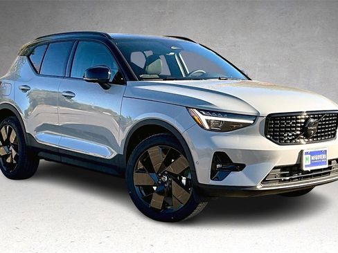 New 2026 Volvo XC40 B5 Ultra w/ Climate Package image 2
