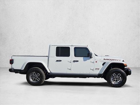 Used 2025 Jeep Gladiator Mojave AWD/4WD image 9