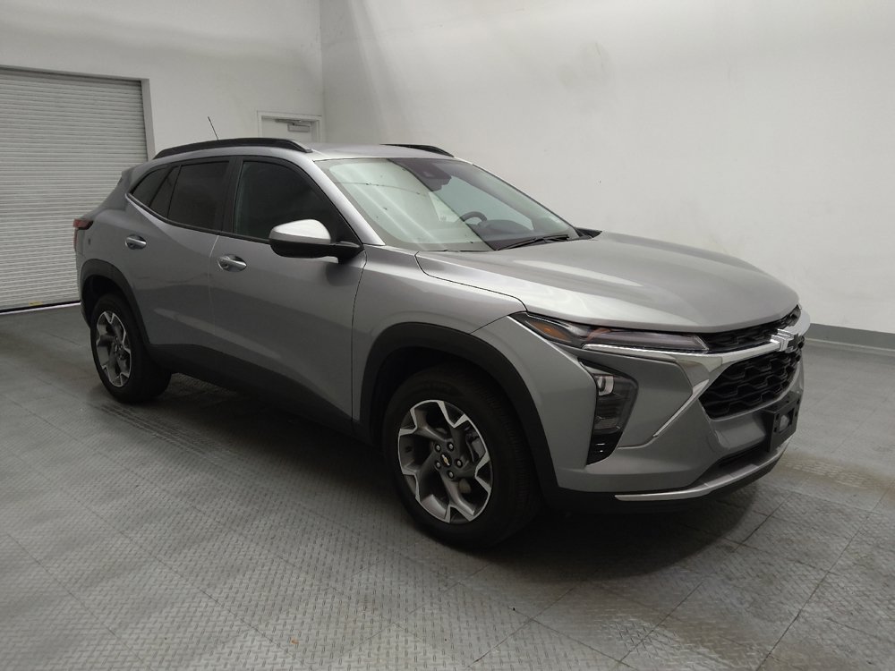 Used 2025 Chevrolet Trax LT w/ Driver Confidence Package FWD image 11