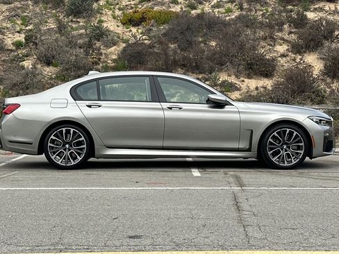 Used 2022 BMW 740i w/ M Sport Package image 6