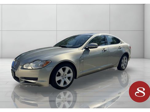 Used 2011 Jaguar XF image 1