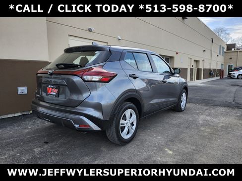 Used 2024 Nissan Kicks S image 3