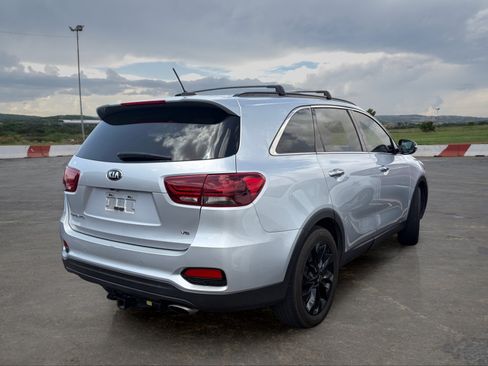 Used 2019 Kia Sorento S FWD image 2