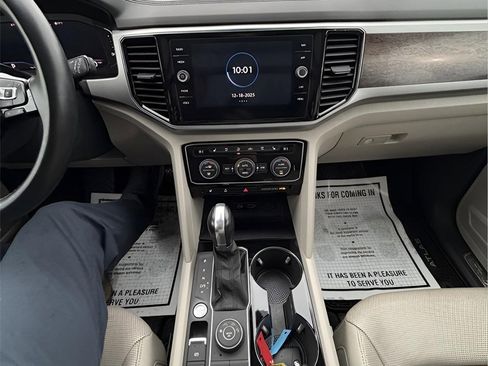 Used 2019 Volkswagen Atlas SEL Premium image 32