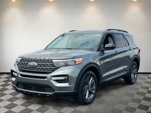 Certified 2024 Ford Explorer XLT w/ Equipment Group 202A AWD/4WD image 6
