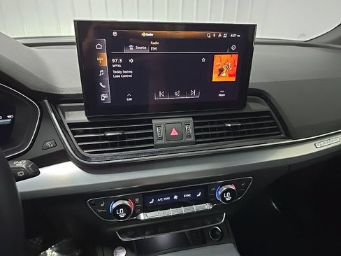 Used 2025 Audi Q5 2.0T Premium w/ Convenience Plus Package AWD/4WD image 25