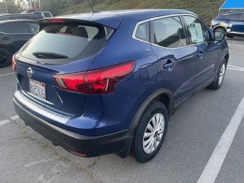 Used 2018 Nissan Rogue Sport S image 3
