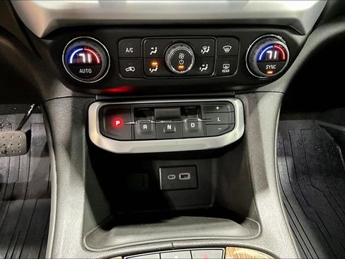 Used 2023 GMC Acadia SLE w/ Driver Convenience Package FWD image 14