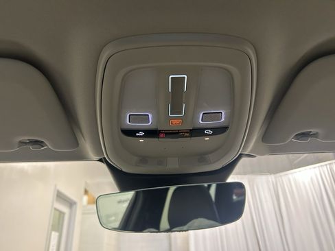 Used 2023 Volvo V60 B5 Cross Country Plus w/ Climate Package image 15