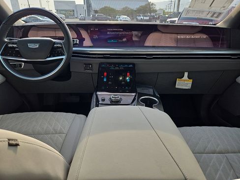 New 2026 Cadillac Escalade IQ Luxury 1 w/ LPO, Floor Liner Package image 18