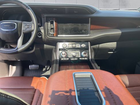Certified 2024 GMC Yukon XL Denali Ultimate AWD/4WD image 11