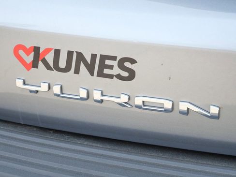 Used 2025 GMC Yukon Denali w/ Sun & Power Step Package image 12