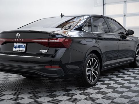 Used 2025 Volkswagen Jetta SE FWD image 7