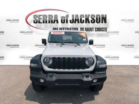 Used 2024 Jeep Wrangler Unlimited Sport AWD/4WD image 3