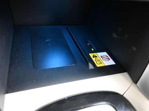 Used 2022 Toyota Corolla Cross XLE w/ Convenience Package image 33