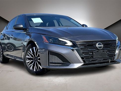 Used 2023 Nissan Altima 2.5 SV image 2