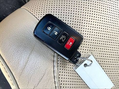 Used 2017 Toyota Highlander FWD V6 image 11