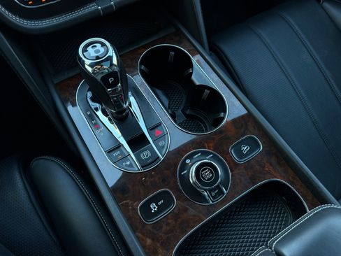 Used 2018 Bentley Bentayga image 32