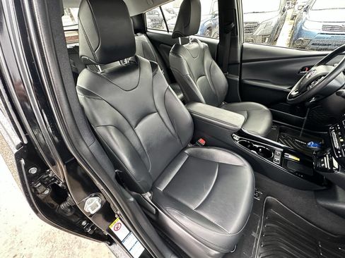 Used 2022 Toyota Prius LE image 8