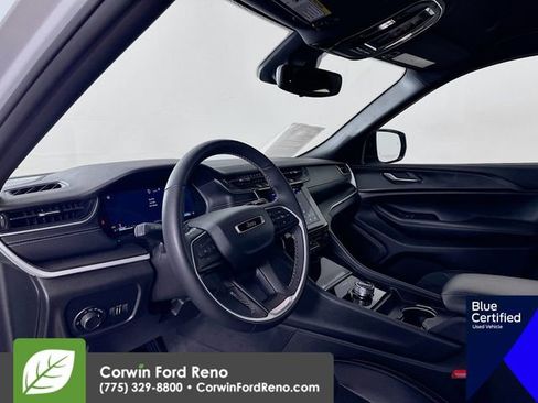 Used 2024 Jeep Grand Cherokee Altitude image 12