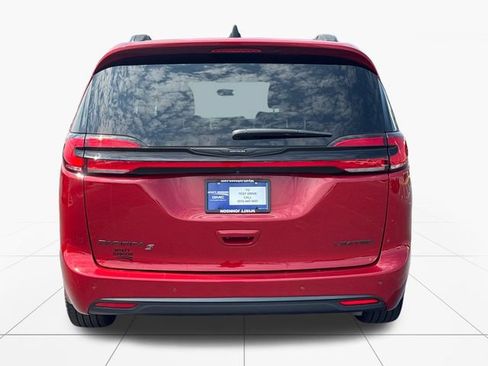 Used 2025 Chrysler Pacifica Limited FWD image 4