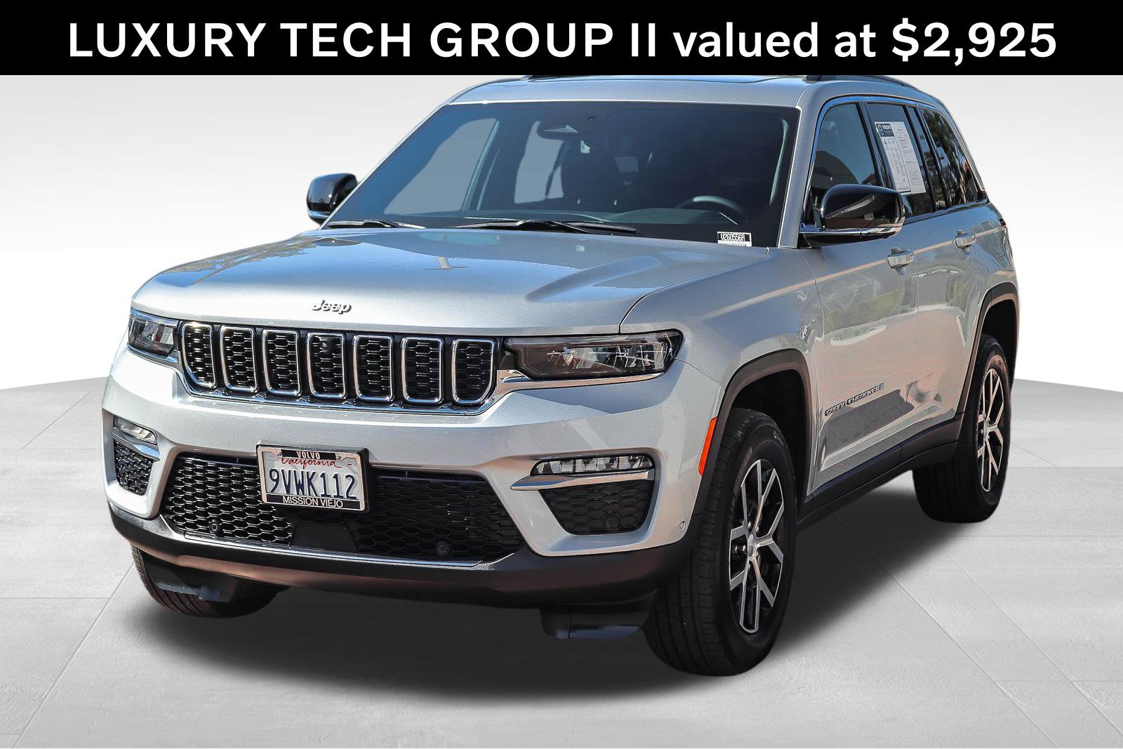 Used 2025 Jeep Grand Cherokee Limited w/ Luxury Tech Group II AWD/4WD image 3