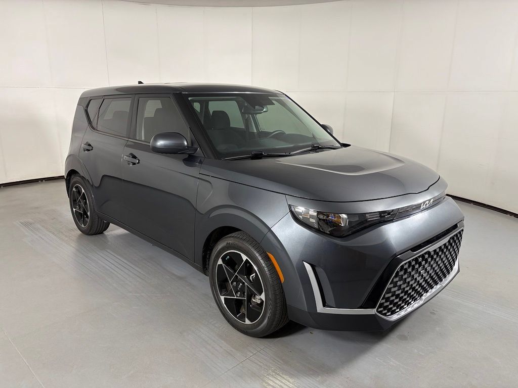 Used 2024 Kia Soul EX FWD image 2