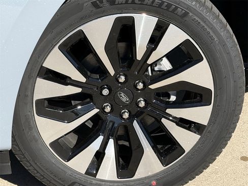 New 2026 Ford Expedition Platinum w/ Driver's Package image 9