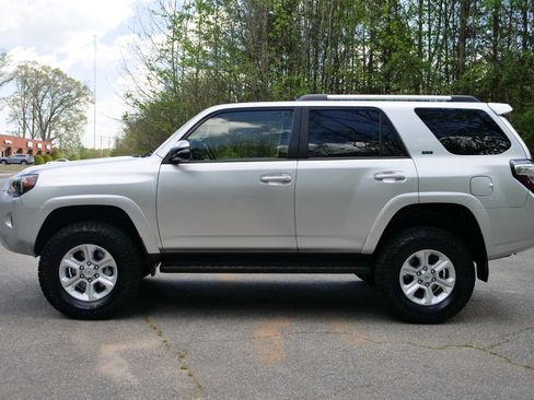 Used 2020 Toyota 4Runner SR5 Premium AWD/4WD image 27
